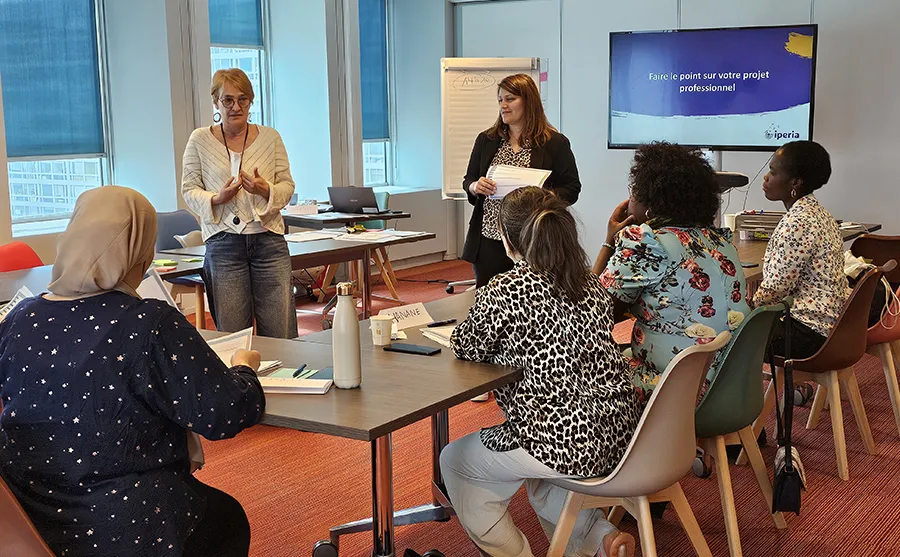 IPERIA advisors presenting career guidance programmes as part of a partnership with France Travail
